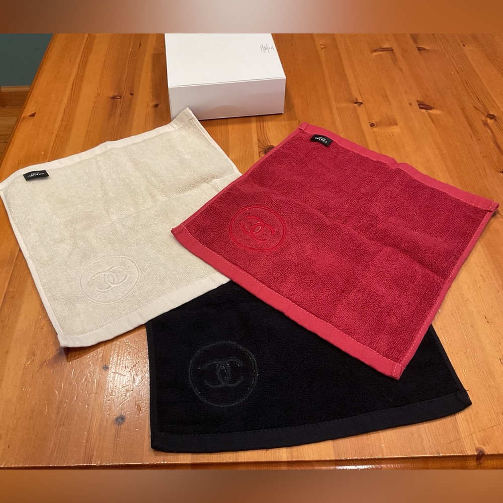 CHANEL FACE TOWEL TRIO NEW RED BLACK IVORY LA COLLECTION BEAUTÉ GWP COTTON - Picture 10 of 12
